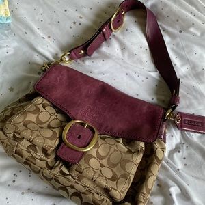 Adorable COACH shoulder purse, in GREAT shape! 2 front pockets